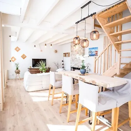 Appt Chalet Centre Calme 2ch/jardin Appartement